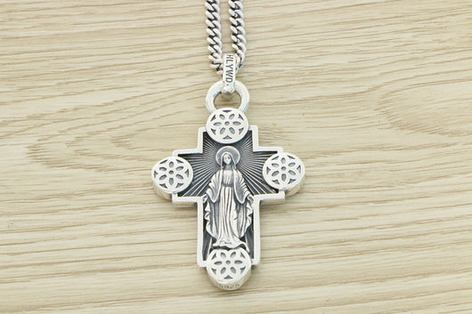 Collar de Plata Esterlina con Colgante Cruz y Flor de Cerezo Vintage Unisex - Image 9