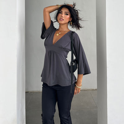 Blusa Elegante Escote en V Profundo con Mangas Trompeta para Mujer - Image 8