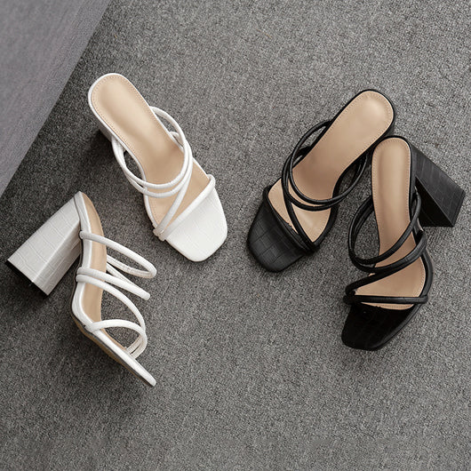 Sandalias Abiertas de Tacón Alto con Diseño Calado - Image 10
