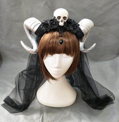 Diadema de Flores Negras con Velo, Calavera y Cuernos de Carnero - Image 7