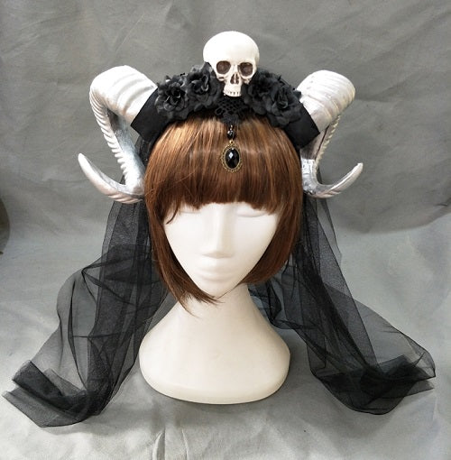 Diadema de Flores Negras con Velo, Calavera y Cuernos de Carnero - Image 7