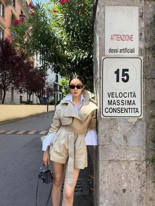 Short Estilo Trench Coat Clásico Británico Cintura Ajustada Caqui Claro - Image 22