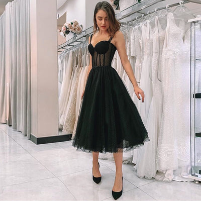 Vestido Negro Corto con Tirantes Ajustables
