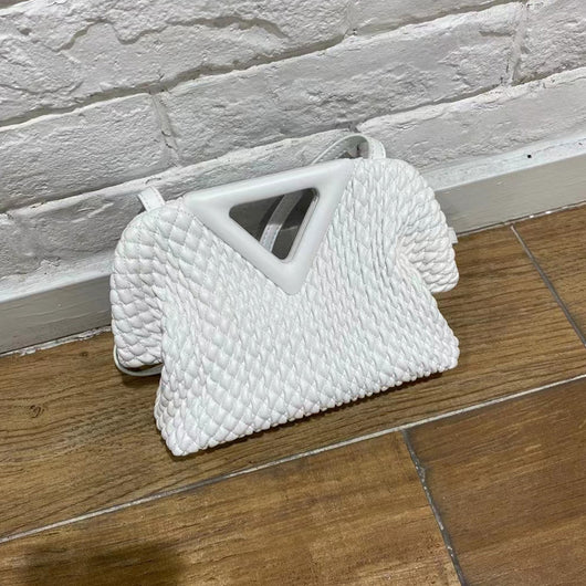 Bolso de Cuero Triangular Invertido con Bordado y Textura Craquelada - Image 15