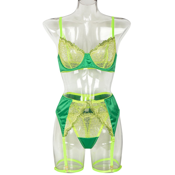 Conjunto de Tres Piezas Satinado con Bordado Floral y Contraste de Colores - Image 6
