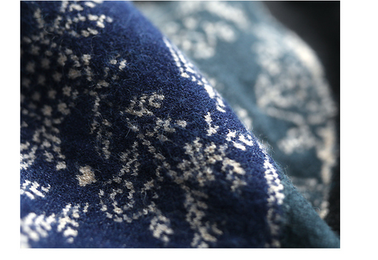 Suéter Largo Artístico de Tejido Jacquard Estilo Folclórico para Mujer - Image 9