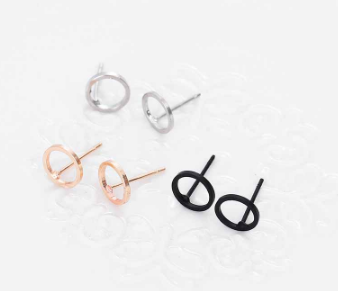 Aretes Minimalistas de Círculo - Elegancia Discreta - Image 9
