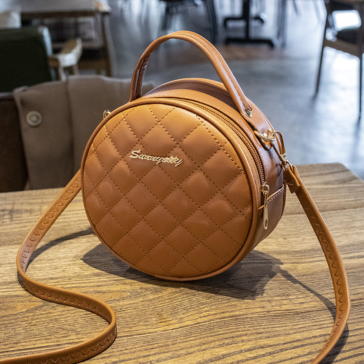 Bolso Redondo Pequeño con Bordado de Rombo y Diseño Asimétrico - Image 9
