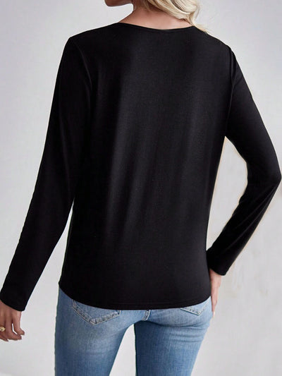 Playera V-neck Estampada de Manga Larga - Image 5