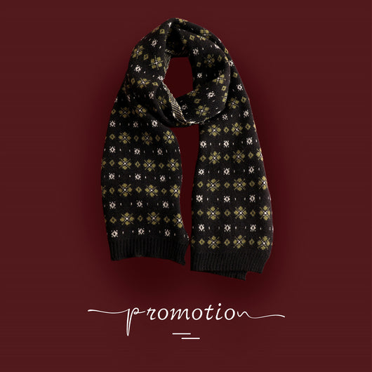 Bufanda Tejida Roja con Estampado de Reno y Copos de Nieve - Image 13