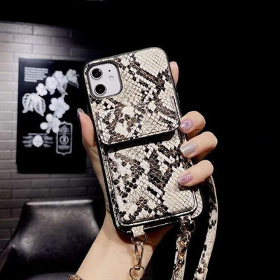 Funda Protectora para Teléfono con Patrón Piel de Serpiente y Compartimentos para Tarjetas - Image 3