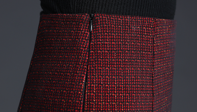 Falda Midi Ajustada Cuadros Rojo con Corte Sirena - Image 11