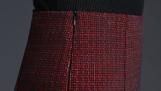 Falda Midi Ajustada Cuadros Rojo con Corte Sirena - Image 11