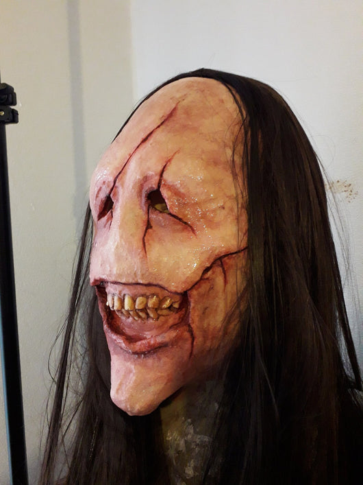 Máscara de Demonio con Cabello Largo y Dientes Aterradores - Image 4