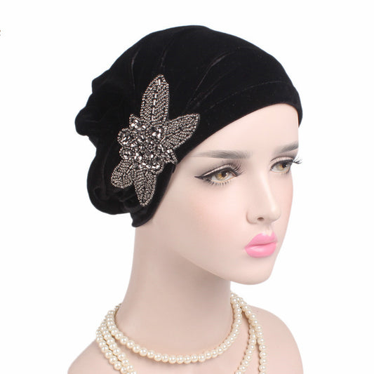 Turbante Velludo con Flores Perladas y Pliegues Elegantes - Image 2