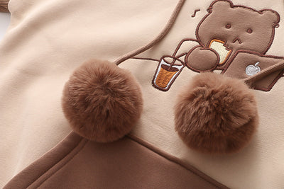 Suéter Suelto con Capucha y Bordado de Osito en Terciopelo para Mujer - Image 15
