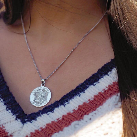 Medalla de Ángel con Cadena - Image 2