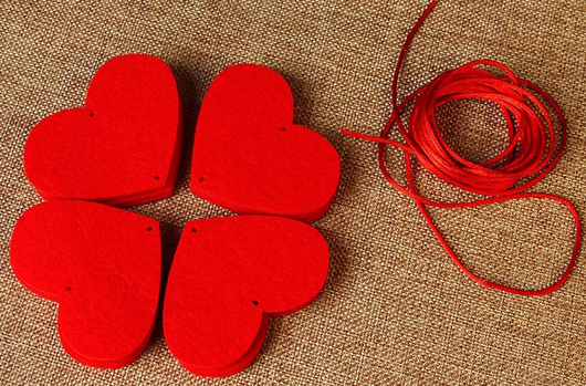Red heart curtain with 'love' text, made of non-woven fabric, suitable for romantic home or party decoration. - Image 6