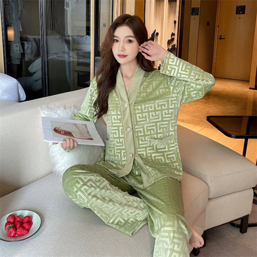 Pijama de Terciopelo Dorado para Mujer - Conjunto Elegante y Cómodo