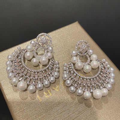 Aretes de Aro Grande con Perlas en Cobre para Mujer - Image 4