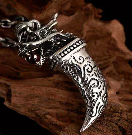 Colgante de Plata Esterlina con Púa