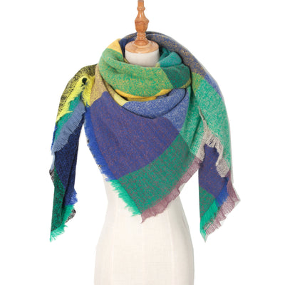 Chal Triangular Escocés para Otoño e Invierno - Amplio y Versátil - Image 5