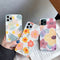 Funda para celular con diseño floral y hojas pintadas