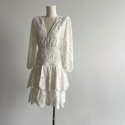 Vestido Elegante con Encaje Calado y Escote en V para Mujer - Image 3