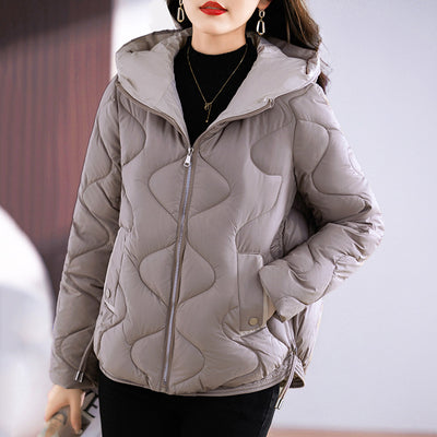Abrigo Acolchado Estilo Occidental con Capucha para Mujer - Diseño Slim Fit - Image 9