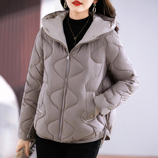 Abrigo Acolchado Estilo Occidental con Capucha para Mujer - Diseño Slim Fit - Image 9