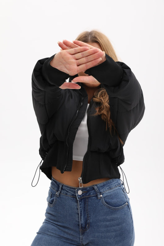 Chaqueta Corta de Algodón con Cuello de Pelaje y Cintura Ajustada - Image 19
