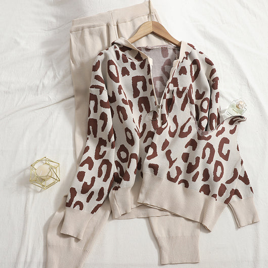 Conjunto Tres Piezas Estampado Leopardo con Chaleco y Cardigan con Capucha - Image 4