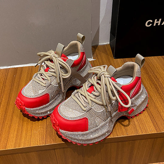 Tenis Deportivos Brillantes con Lentejuelas, Diseño Plateado y Rojo con Cristales - Image 3