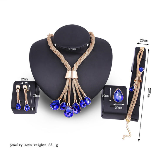 Conjunto de Joyería Dorada de Cuatro Piezas: Collar y Aretes - Image 2