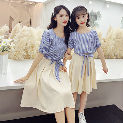 Matching mother and daughter in Korean fashion two-piece suits, featuring red and white striped tops and cream pleated midi skirts. - Image 6
