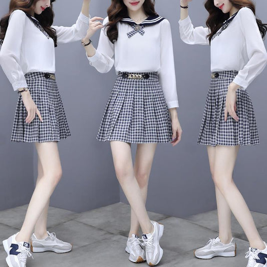 Conjunto Dos Piezas: Blusa Navy con Cuello y Falda Plisada a Cuadros
