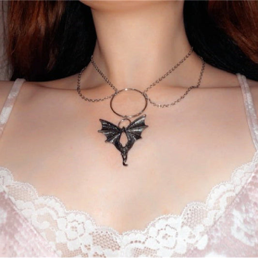 Collar Colgante Alas de Demonio en Metal
