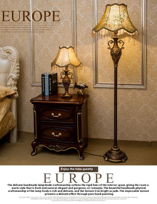 Lámpara de Mesa Retro Europea con Pantalla de Tela para Dormitorio - Image 17