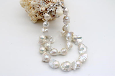 Collar de Perlas Barrocas Nude con Brillo Elegante - Image 3