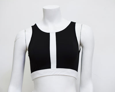 Conjunto Deportivo con Costuras Contrastantes en Blanco y Negro - Image 12