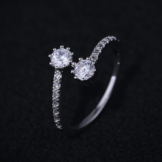 Anillo de Lujo Europeo con Circón: Elegancia y Brillo Premium