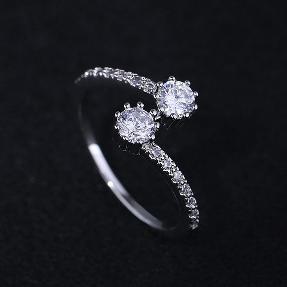 Anillo de Lujo Europeo con Circón: Elegancia y Brillo Premium