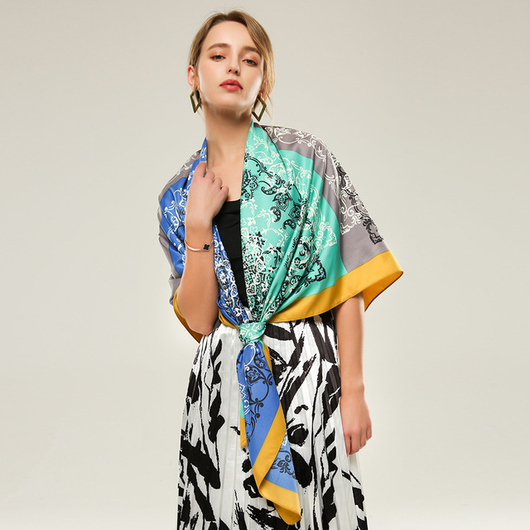 Pañuelo de Seda Twill para Mujer con Estampado Artístico - Image 6