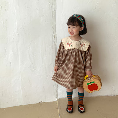 Vestido Infantil Estilo Occidental con Cuello Ancho y Flores Bordadas - Image 17