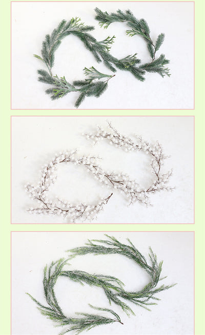 Adornos Navideños con Ramas de Pino y Frutos Rojos - Image 7