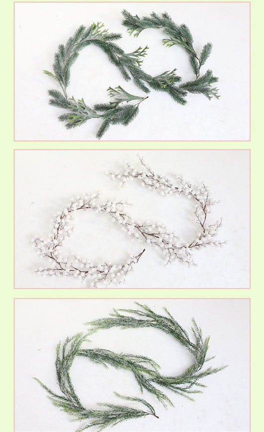Adornos Navideños con Ramas de Pino y Frutos Rojos - Image 7