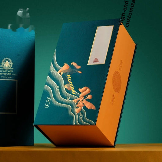 Caja de Licor con Diseño Floral Dorado y Seda Estampada - Image 4