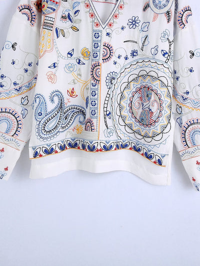Blusa Blanca Elegante con Abertura Lateral, Cuello V y Bordado Artesanal - Image 5
