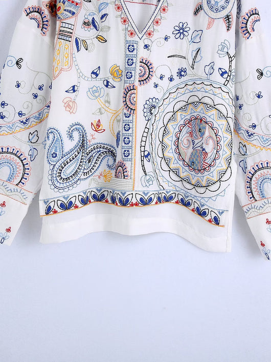 Blusa Blanca Elegante con Abertura Lateral, Cuello V y Bordado Artesanal - Image 5