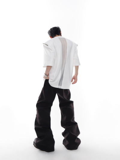 Playera Deconstruida para Hombre con Hombreras y Paneles Dorados - Image 9